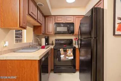 1810 E Blacklidge Drive #106, Tucson, AZ 85719 - Photo 6