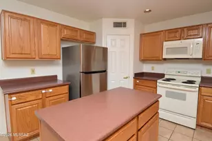 2926 N Cardell Cir, Tucson, AZ 85712 - Photo 10