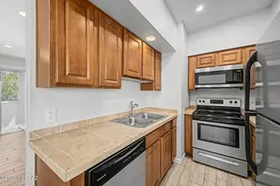 1810 E Blacklidge Dr, Tucson, AZ 85719 - Photo 8