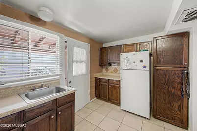 364 S Paseo Lobo #B, Green Valley, AZ 85614 - Photo 8