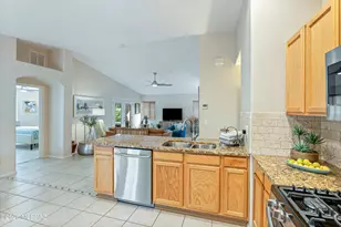 617 W Panorama Vista Dr, Tucson, AZ 85704 - Photo 10