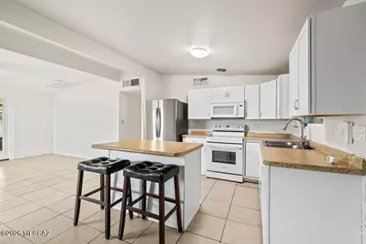 7238 E Elbow Bay Place, Tucson, AZ 85710 - Photo 6