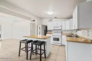 7238 E Elbow Bay Pl, Tucson, AZ 85710 - Photo 6