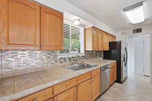 4466 E La Jolla Cir, Tucson, AZ 85711 - Photo 10