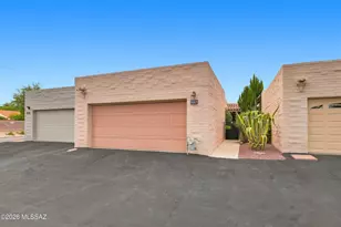 9267 E Desert Sands Ln, Tucson, AZ 85710 - Photo 8