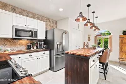 735 W Camino Del Poso, Green Valley, AZ 85614 - Photo 8
