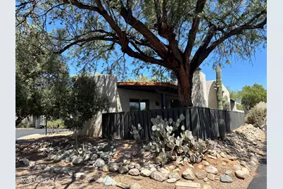 5454 N La Casita Drive, Tucson, AZ 85718 - Photo 2