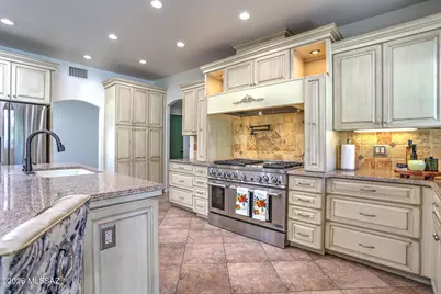 6610 E Circulo Invierno, Tucson, AZ 85750 - Photo 8