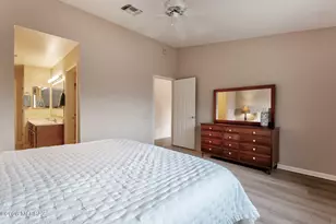 850 W Belltower Dr, Green Valley, AZ 85614 - Photo 16