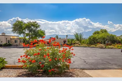 944 W Camino Guarina, Green Valley, AZ 85614 - Photo 2