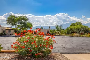 944 W Camino Guarina, Green Valley, AZ 85614 - Photo 2