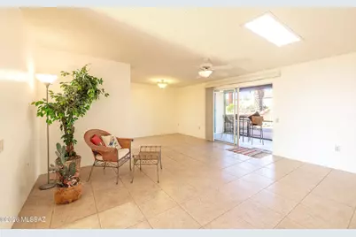 944 W Camino Guarina, Green Valley, AZ 85614 - Photo 4