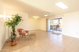 944 W Camino Guarina, Green Valley, AZ 85614 - Photo 4