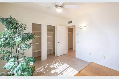 944 W Camino Guarina, Green Valley, AZ 85614 - Photo 16