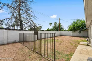 7438 E 25th St, Tucson, AZ 85710 - Photo 30