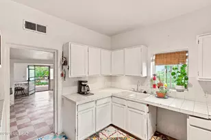1804 S Santa Cruz Ln, Tucson, AZ 85713 - Photo 4