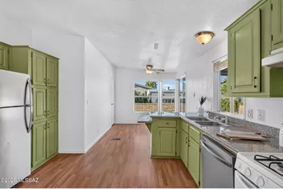 1728 W Coralbrooke Drive, Tucson, AZ 85705 - Photo 8