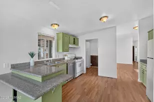 1728 W Coralbrooke Dr, Tucson, AZ 85705 - Photo 10