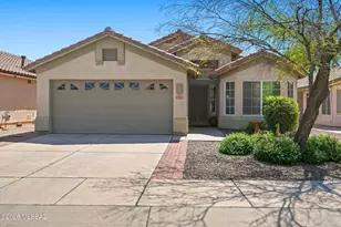 2639 W Desert Bluffs Ct, Tucson, AZ 85742 - Photo 1