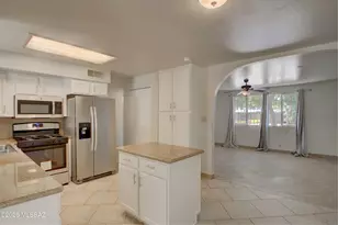 7253 E Eli Dr, Tucson, AZ 85710 - Photo 14