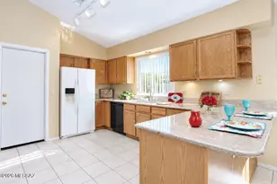 9544 Whetstone Mountain St, Tucson, AZ 85748 - Photo 8