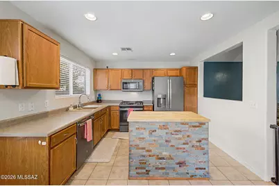 7639 E Valley Overlook Drive, Tucson, AZ 85710 - Photo 10