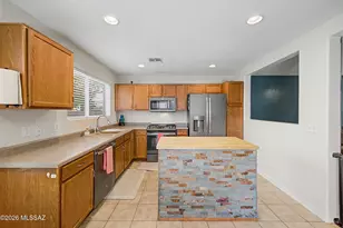 7639 E Valley Overlook Dr, Tucson, AZ 85710 - Photo 10