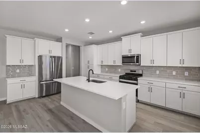 7852 S Wild Prairie Drive S, Tucson, AZ 85757 - Photo 4