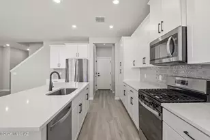 7852 S Wild Prairie Dr S, Tucson, AZ 85757 - Photo 6