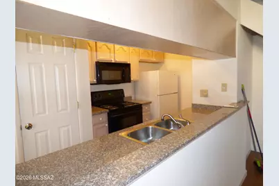 6565 E Calle La Paz #B, Tucson, AZ 85715 - Photo 2