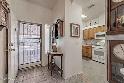 542 W Riverdale Court, Green Valley, AZ 85614 - Photo 8