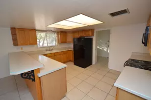 7722 E Knollwood Cir, Tucson, AZ 85750 - Photo 12