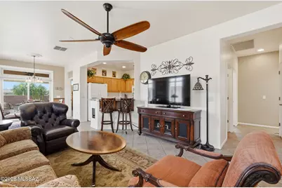 550 W Astruc Drive, Green Valley, AZ 85614 - Photo 6