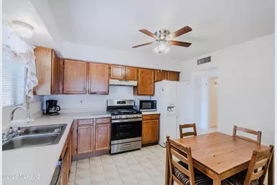 6889 N De Chelly Loop, Tucson, AZ 85741 - Photo 12