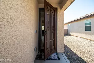 8746 E Stone Meadow Cir, Tucson, AZ 85730 - Photo 2
