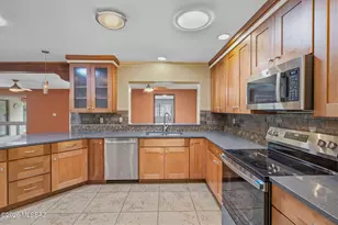 2721 N Dos Hombres Dr, Tucson, AZ 85715 - Photo 6