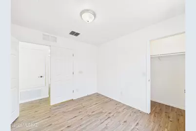 723 W Firehawk Drive, Green Valley, AZ 85614 - Photo 16