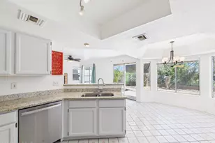 8932 N Spinel Pl, Tucson, AZ 85742 - Photo 12