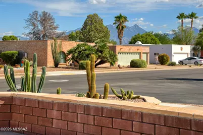 371 E Placita Idilio, Green Valley, AZ 85614 - Photo 2