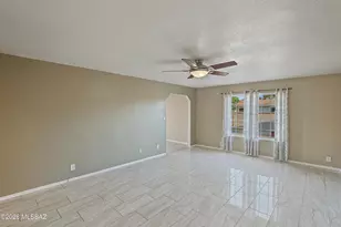 810 S Sarnoff Dr, Tucson, AZ 85710 - Photo 2