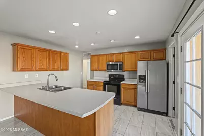 810 S Sarnoff Drive, Tucson, AZ 85710 - Photo 8