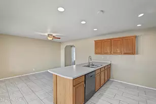 810 S Sarnoff Dr, Tucson, AZ 85710 - Photo 10