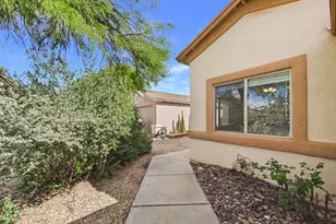 10096 Desert Valley Pl, Tucson, AZ 85747 - Photo 2