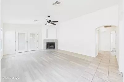 10096 Desert Valley Place, Tucson, AZ 85747 - Photo 4