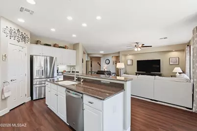 2172 E Bluejay Bluff Lane, Green Valley, AZ 85614 - Photo 12