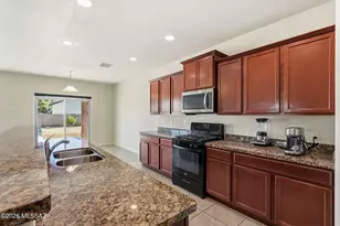 8247 W Razorbill Dr, Tucson, AZ 85757 - Photo 8