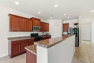 8247 W Razorbill Dr, Tucson, AZ 85757 - Photo 6