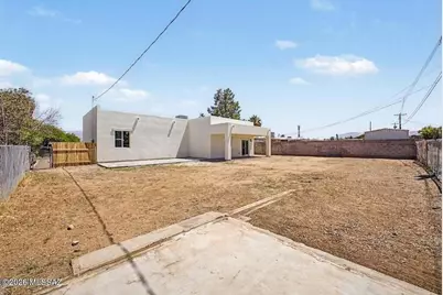 7002 E Calle Osito, Tucson, AZ 85710 - Photo 8