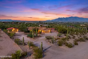 3944 W Wild Life Dr, Tucson, AZ 85745 - Photo 2