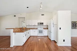 811 S Chimney Canyon Dr, Tucson, AZ 85748 - Photo 8
